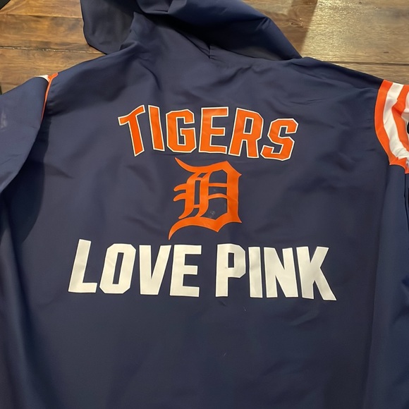 Victoria Secret Pink Detroit Tigers Windbreaker.  Size large.  Worn once. - Picture 2 of 2